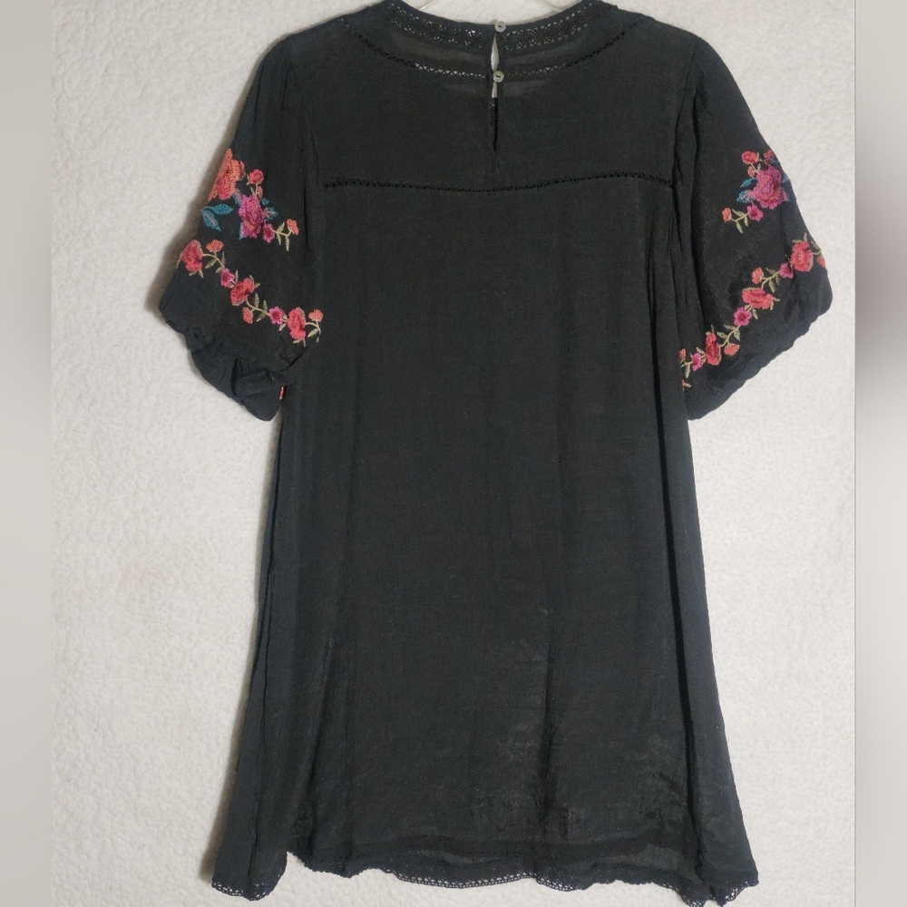 Umgee Size-M Black Mini Dress with Pink and Blue Embroidery L-30.5 P2P-17 - Picture 6 of 12